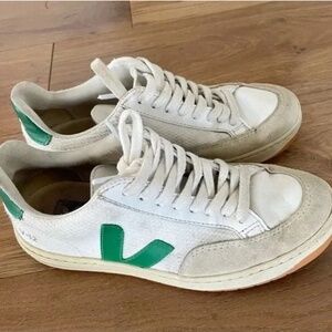 Veja V2 Green and White Sneaker